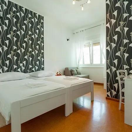 Jarula Guest house